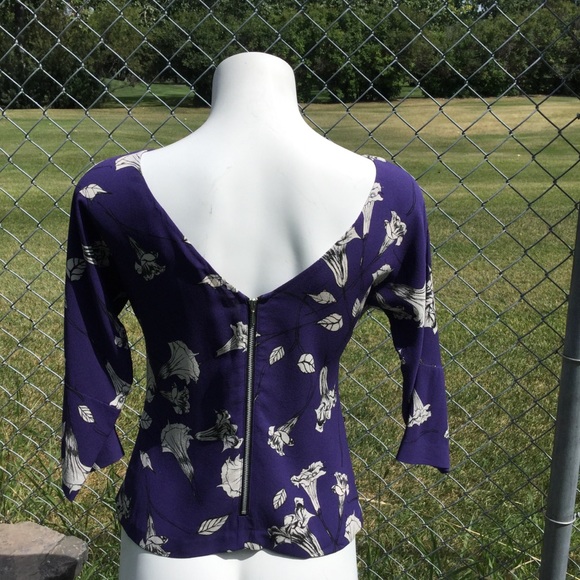 Babaton Silk Crepe Purple Top 3/4 Sleeve Boatneck - Picture 3 of 9